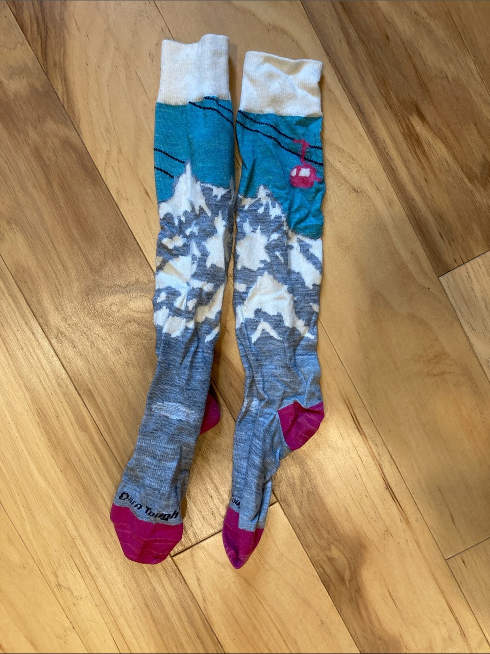 Darn Tough - size small - new without tags - lightweight knee high ski socks